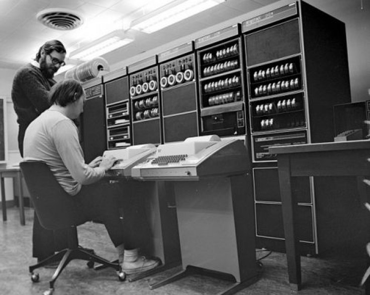 Dennis Ritchie (standing) and Ken Thompson at a PDP-11 in 1972