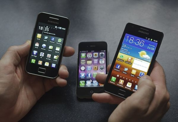 Samsung S I, iPhone 4