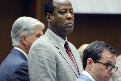 Defense attorney J. Michael Flanagan (L), Dr. Conrad Murray and defense attorney Ed Chernoff look on before closing arguements began in Murray's trial in the death of pop star Michael Jackson in Los Angeles November 3, 2011.
