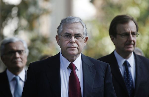 Incoming Prime Minister Lucas Papademos (C) walks through the gardens of the presidential palace after a meeting with Greek political leaders in Athens November 10, 2011.