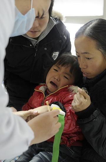 A girl cries as a nurse prepares to give her an intravenous injection at a hospital in Hefei, Anhui province, November 30, 2011.