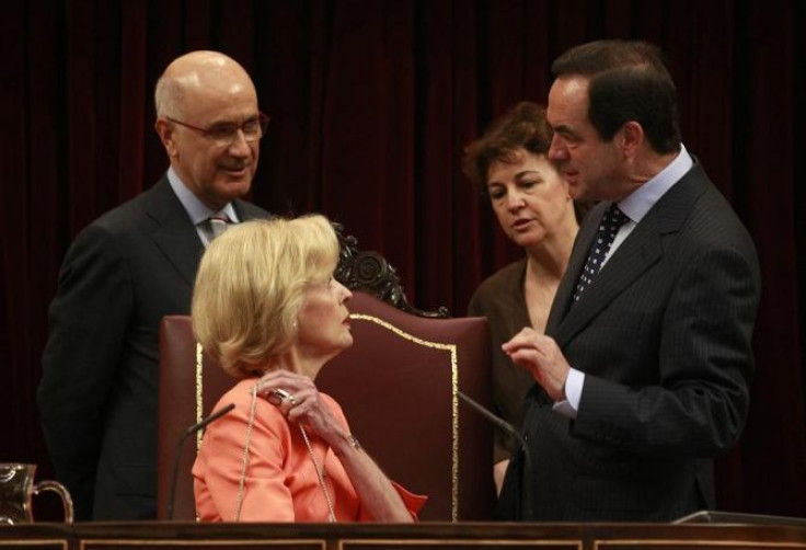 Spain's Parliament Chairman Jose Bono (R) talks to Australia's Governor General Quentin Bryce (C) in front of Duran Lleida (L), parliamentary speaker of Catalonia's nationalist CiU party, and a translator during her visit at Spanish parliament in Madrid J