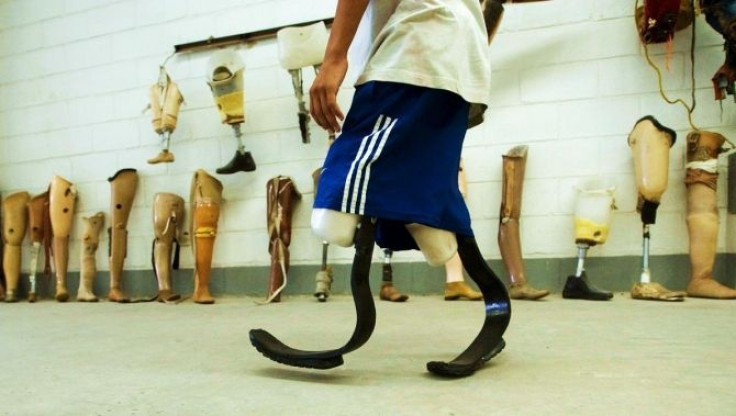 A patient walks with his &quot;Cheetah flex-foot&quot; prosthetic feet in a training session.