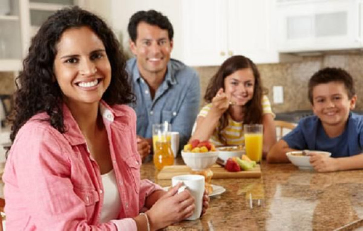 People in families who regularly eat together during mealtimes are healthier and less likely to become overweight, according to a new review of previous research.