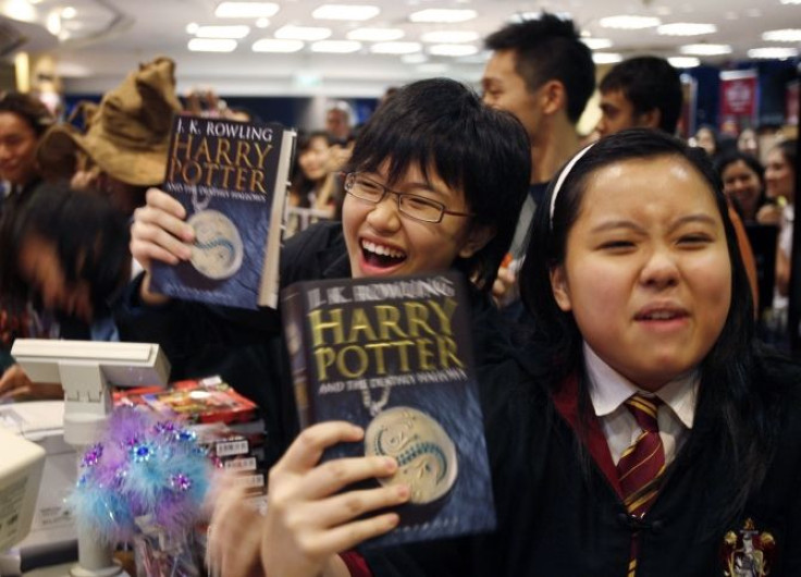 teens with harry potter book