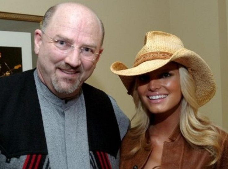 Stevie, formerly Steve, Crecelius, pictured with singer Jessica Simpson, works as a photographer of celebrities and events.   When Steve went for an ultrasound for a kidney stone, the nurse discovered that he was actually a woman and had traits of both ge