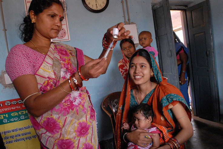 Community health worker in India administers acetic acid vinegar based test