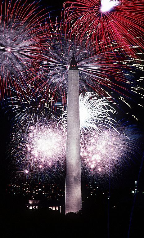 Fireworks before the Washington Memorial