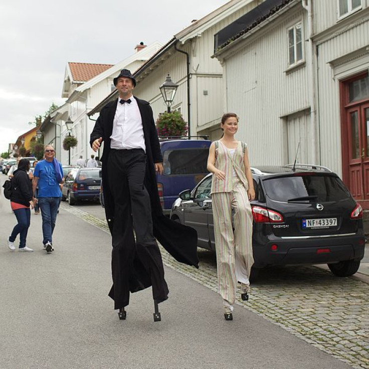 Man and women in stilts 