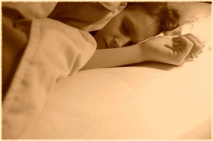 800px-Sleeping_the_day_away_-_3087394718