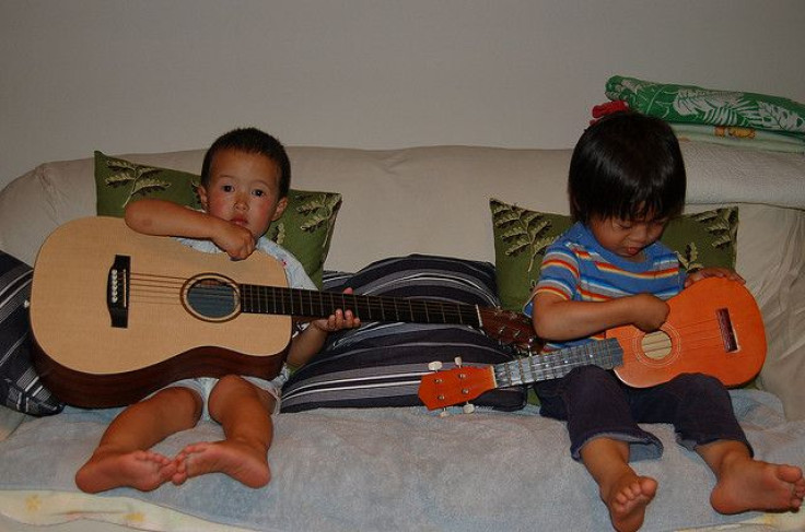 kids playing guitar