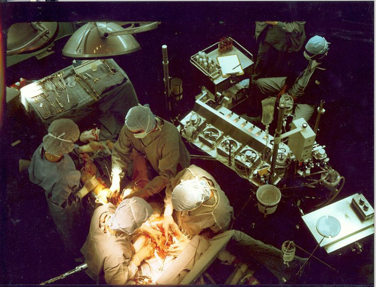 786px-Coronary_artery_bypass_surgery_Image_657C-PH