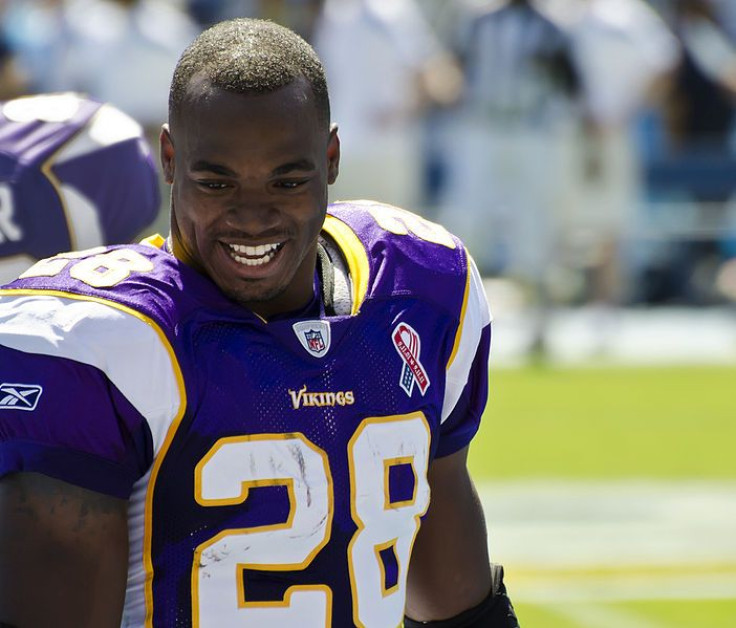 702px-Adrian_Peterson_Vikings