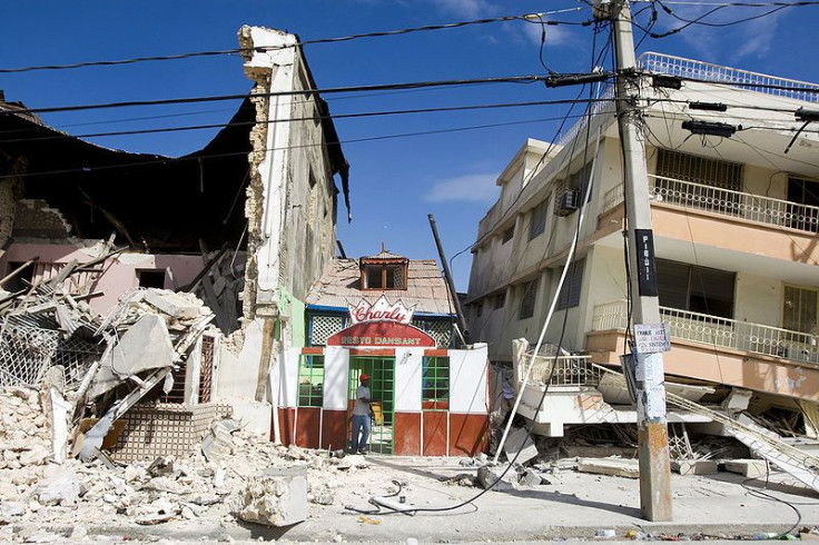 800px-Haiti_Earthquake_building_damage