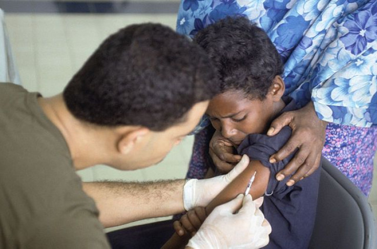 Somali boy receives a polio vaccination