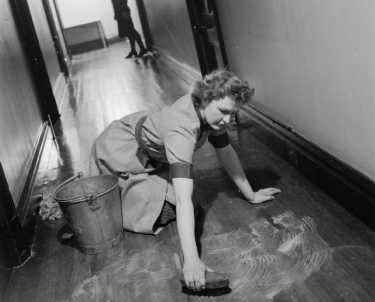 The_Unknown_Girl_Behind_the_Sea_Battle-_the_work_of_the_Women's_Royal_Naval_Service,_1942_D7279