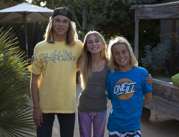 Jaysee Devoe outside with her family