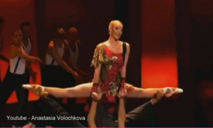 Anastasia Volochkova dances on stage