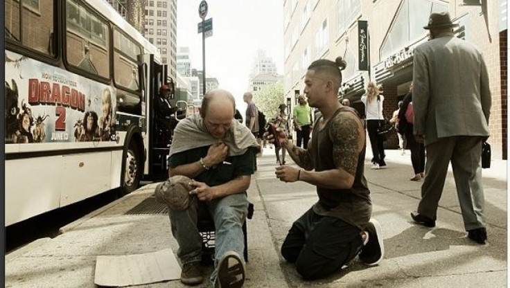 Every Sunday This Stylist Does Haircuts For The Homeless [PHOTOS]