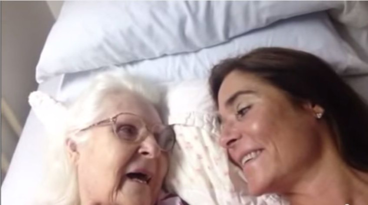 The Moment A Mother With Alzheimer's Recognizes Her Daughter [VIDEO]