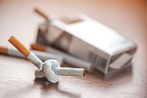 Tennessee Mother Quits Smoking After Twitter Contract Agreement