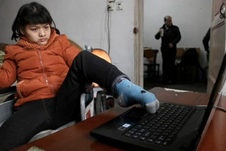 A 21-year-old woman in China has been writing a fiction novel over 60,000 words using just her left foot.