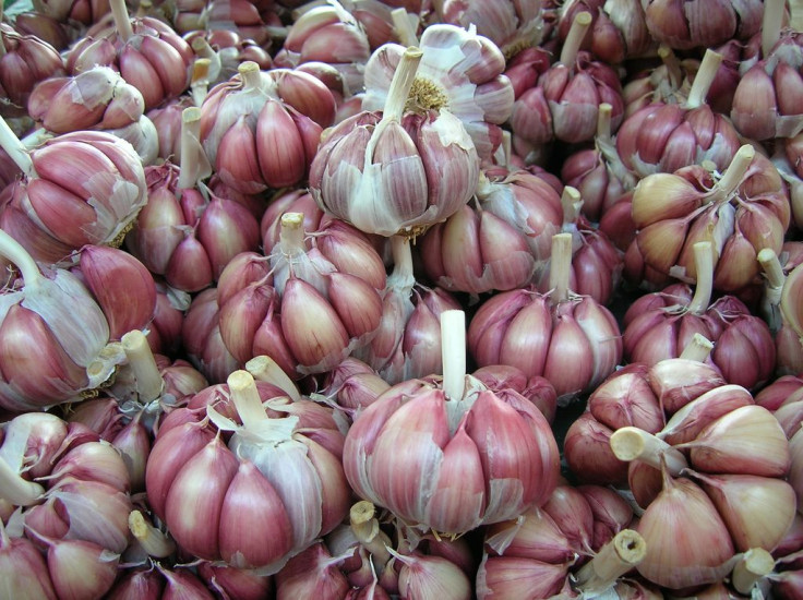 Close-up of garlic bunched together 