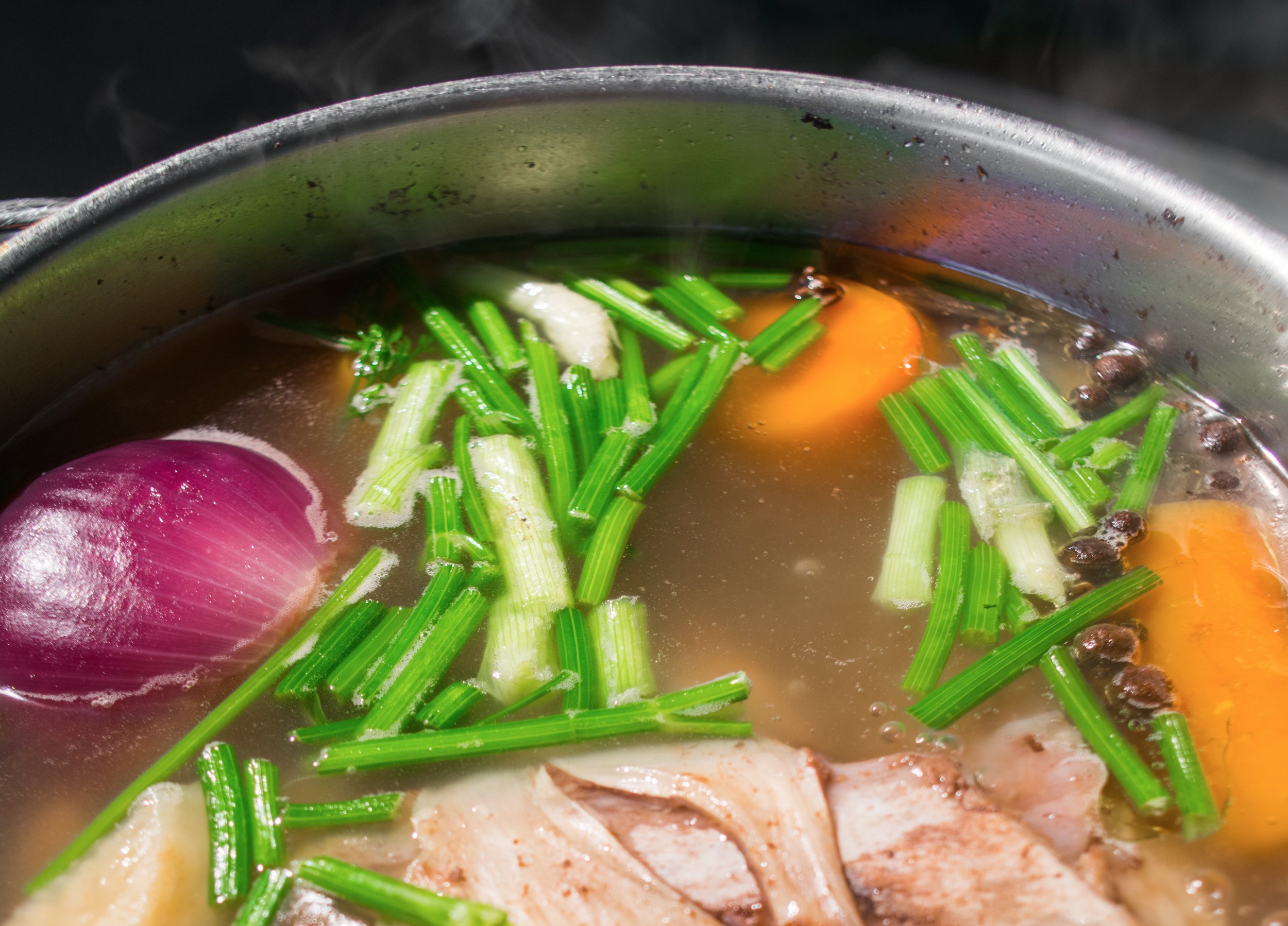 4-reasons-you-should-be-drinking-bone-broth-every-day