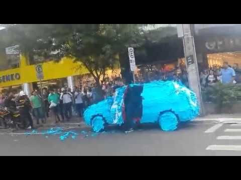 Brazilian Man Who Parked In Handicapped Spot Finds Car Covered In Post-its