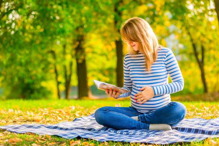 Pregnant mom reading