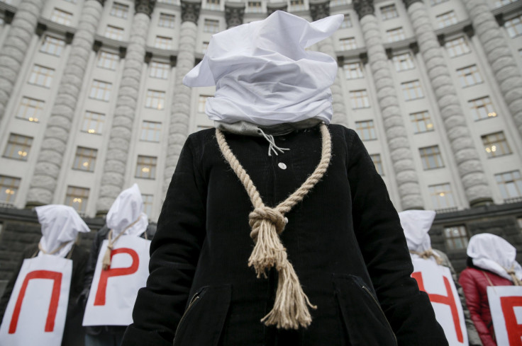 2015-12-23T104348Z_1_LYNXMPEBBM0J6_RTROPTP_4_UKRAINE-CRISIS-HEALTH