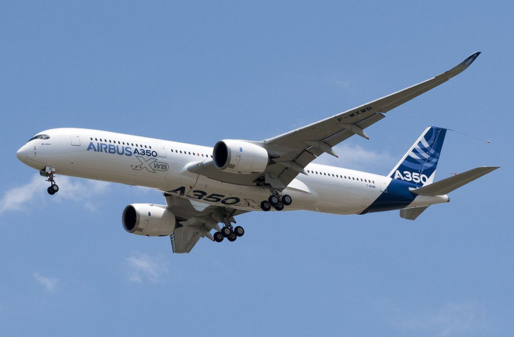 1280px-A350_First_Flight_-_Low_pass_02