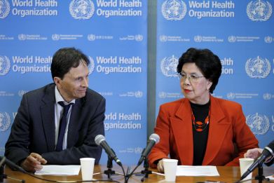Professor David L. Heymann (L), Chair of the Emergency Committee, and World Health Organization (WHO) Director-General Margaret Chan hold a news conference after the first meeting of the International Health Regulations (IHR) Emergency Committee concerning the Zika virus and observed increase in neurological disorders and neonatal malformations in Geneva, Switzerland, February 1, 2016.