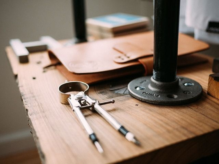 Desk compass