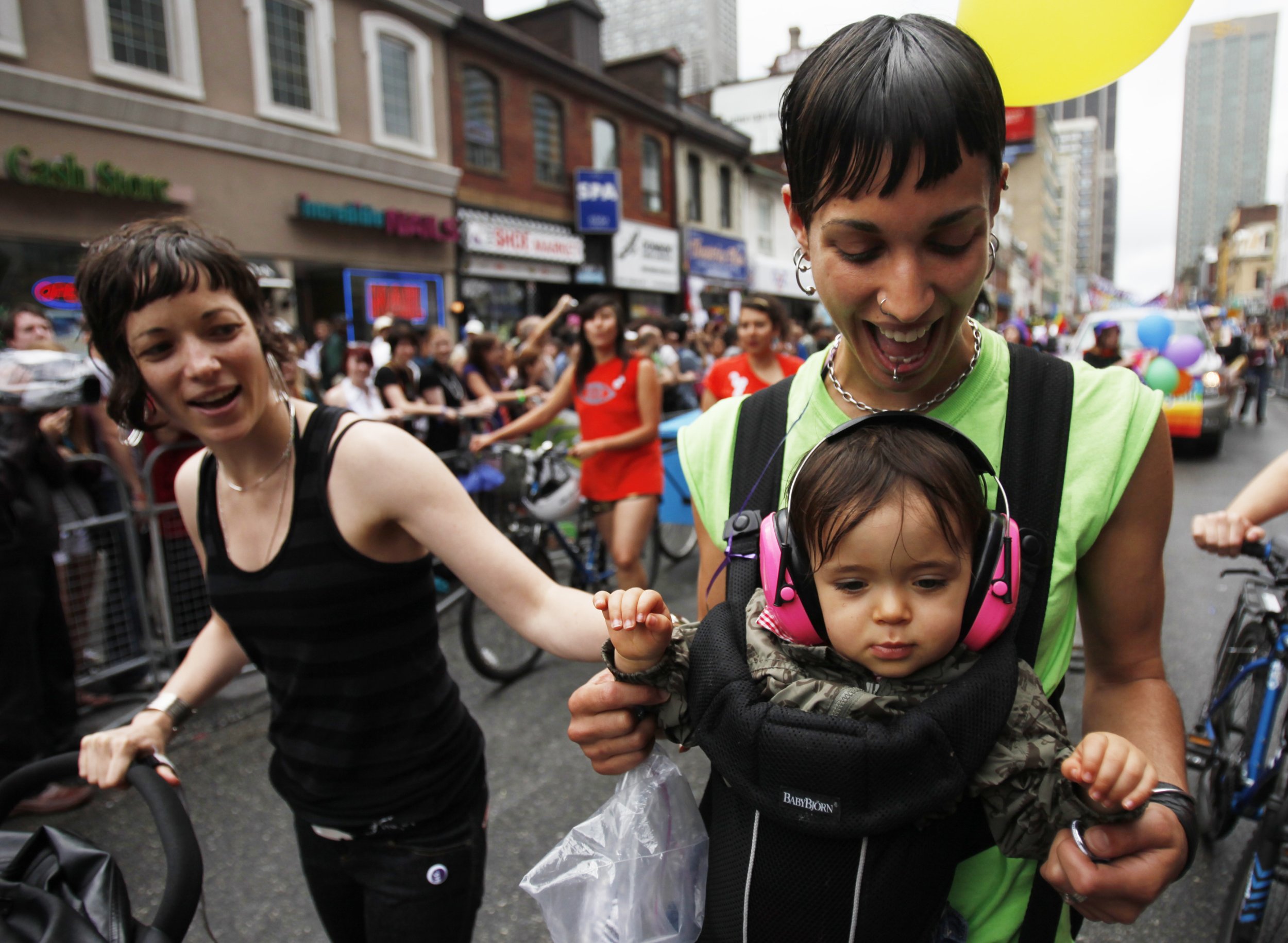 Kids Of Same-Sex Parents Have Same Emotional, Physical Health As Those ...