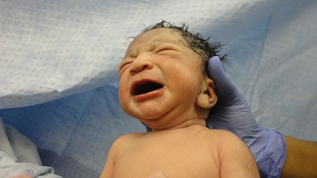 natural-birth-vs-c-section-delivery-method-pros-and-cons