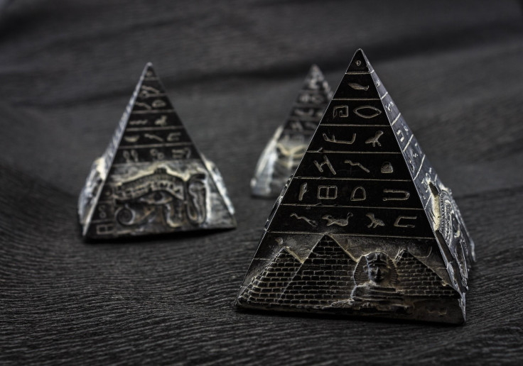 pyramid-1484603_1920
