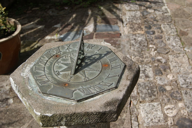 sun-dial-1759241_1920