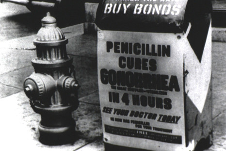 This World War II advertisement informs the soldiers and other citizens about a new wonder drug, penicillin, that can cure venereal disease.