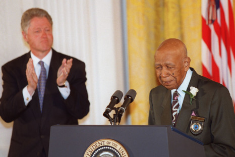 Ninety-four-year-old Herman Shaw (R) speaks as US President Bill Clinton looks on during ceremonies at the White House in Washington 16 May in which Clinton apologized to the survivors and families of the victims of the Tuskegee Syphilis Study. Shaw and nearly 400 other black men were part of a government study that followed the progress of syphilis and were told that they were being treated, but were actually given only a placebo.