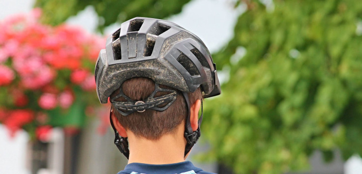 bicycle-helmet-2452192_1920