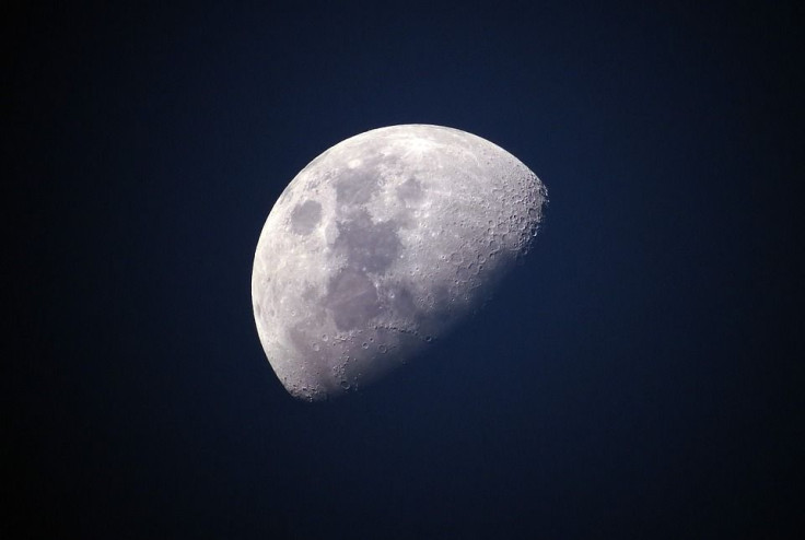 moon-1527501_960_720