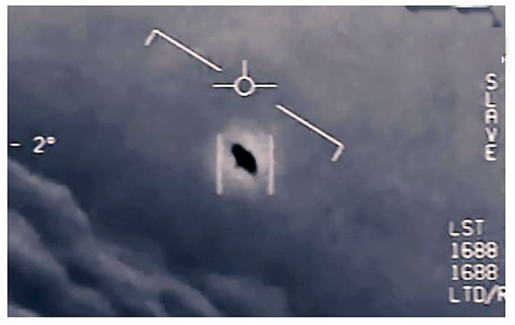 UFO caught by gun camera of US Navy FA-18 Super Hornet