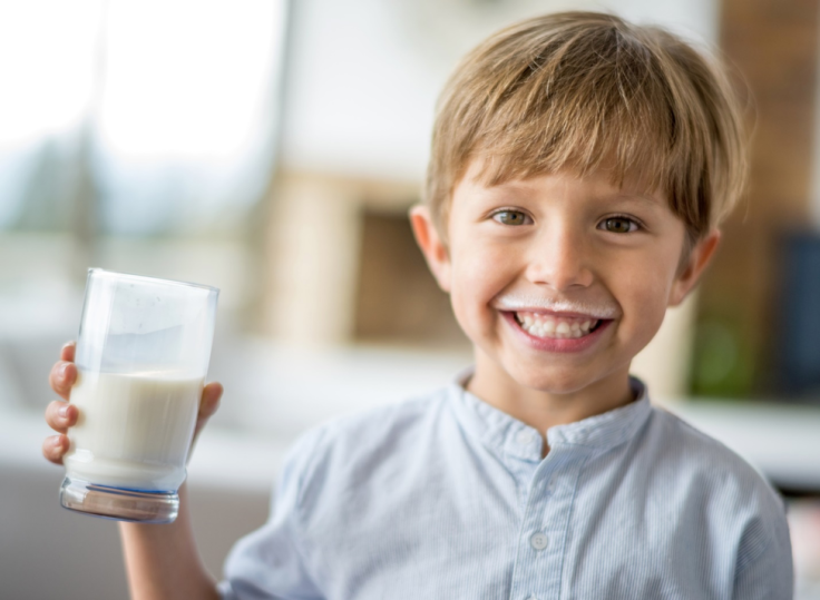 kid drinking milk