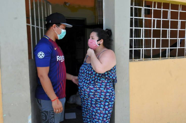 maoli-plaza-is-eight-months-pregnant-but-she