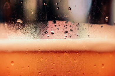 Here are 10 negative effects of drinking beer that you should be wary of.