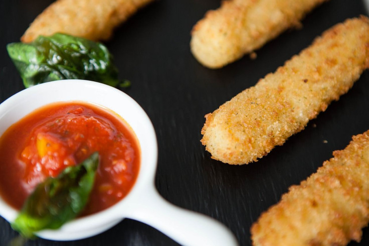 mozzarella-sticks-g9b4e84461_1280