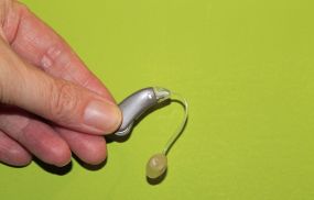 Researchers found that there is 25% difference in mortality risk between regular hearing aid users and never-users.