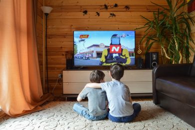 The study published in JAMA Pediatrics has revealed an association between early exposure to screens, and the way children perceive and respond to the world around them.