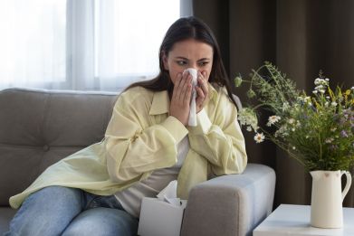 Early diagnosis by identifying the symptoms and taking suitable precautions can help in effectively manage seasonal allergies.